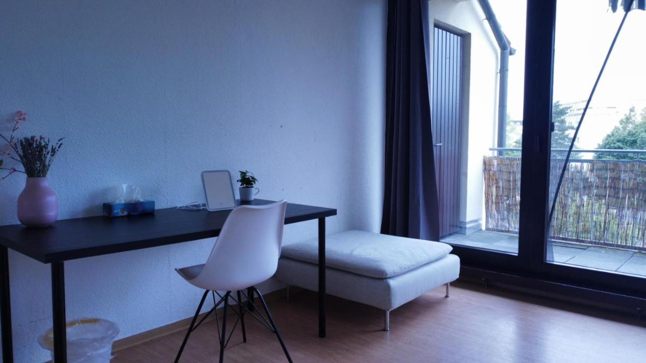 Budget Suite Mit Balkon - Privatzimmer In Wohnung - Netflix & Minibar Inklusive Coblenza Esterno foto